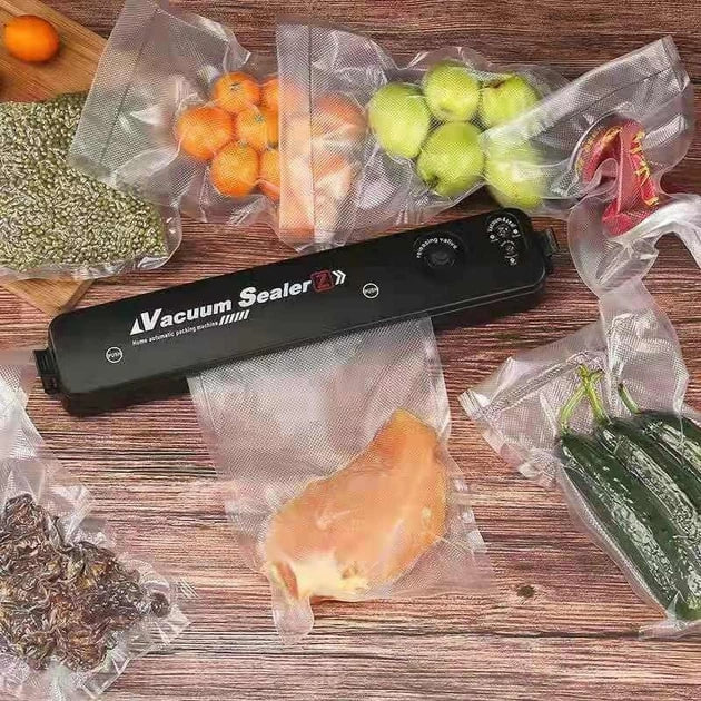 Вакуумний пакувальник з продуктами
